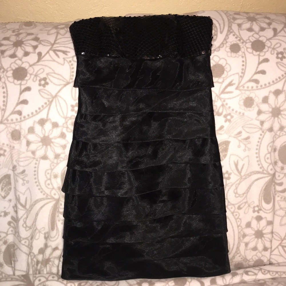 🔥Black sequined strapless mini dress🔥